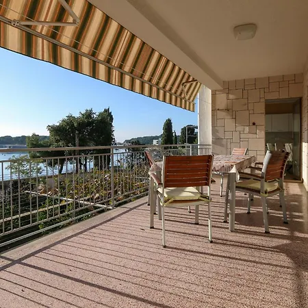 Apartment 3 Bedroom Stunning In *