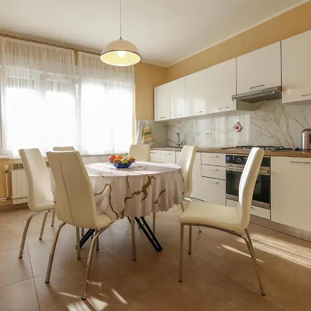 Stunning Apartment In Pula With Wifi * פולה