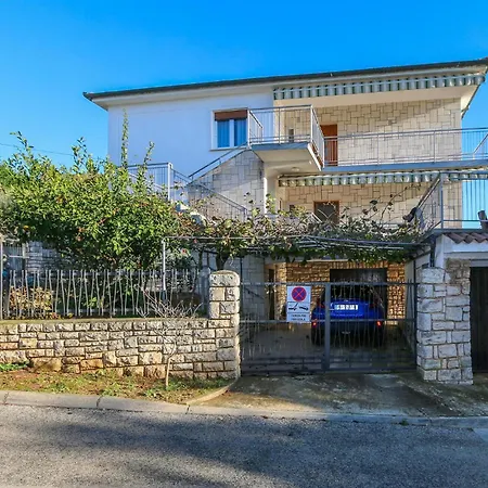 3 Bedroom Stunning In Appartement *