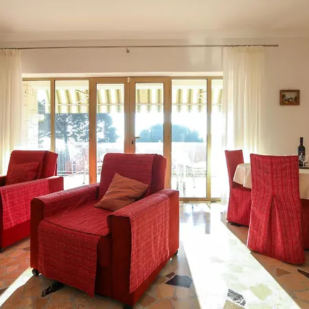 3 Bedroom Stunning In Pula