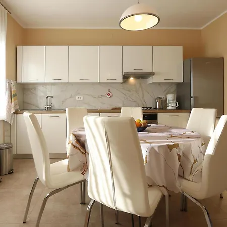 Stunning Apartment In Pula With Wifi דירה *