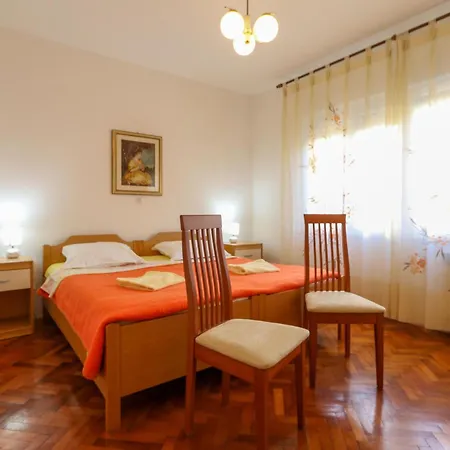 Apartment 3 Bedroom Stunning In