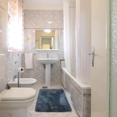 Stunning Apartment In Pula With Wifi Apartamento *