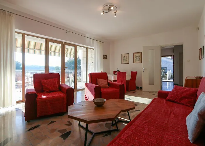 3 Bedroom Stunning In Apartmán Pula