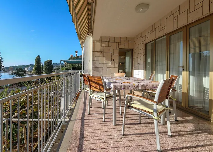 3 Bedroom Stunning In Appartement Pula