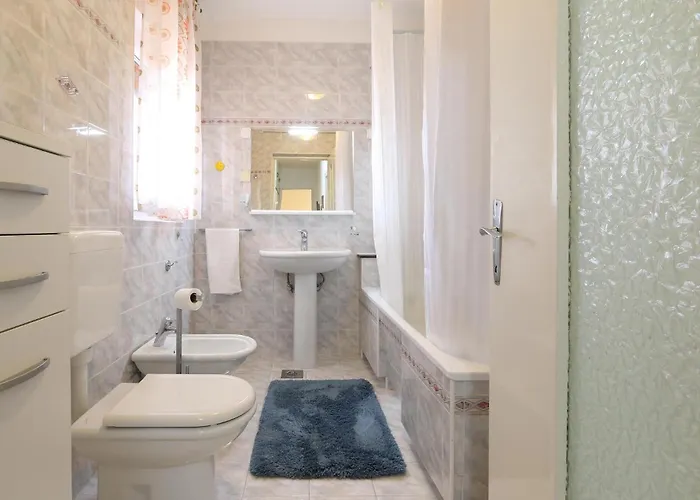 3 Bedroom Stunning In Appartement *